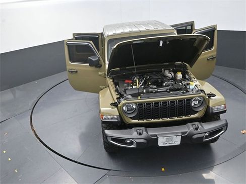 Used 2025 Jeep Gladiator Sport image 26