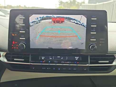 Used 2021 Toyota Sienna XLE image 29