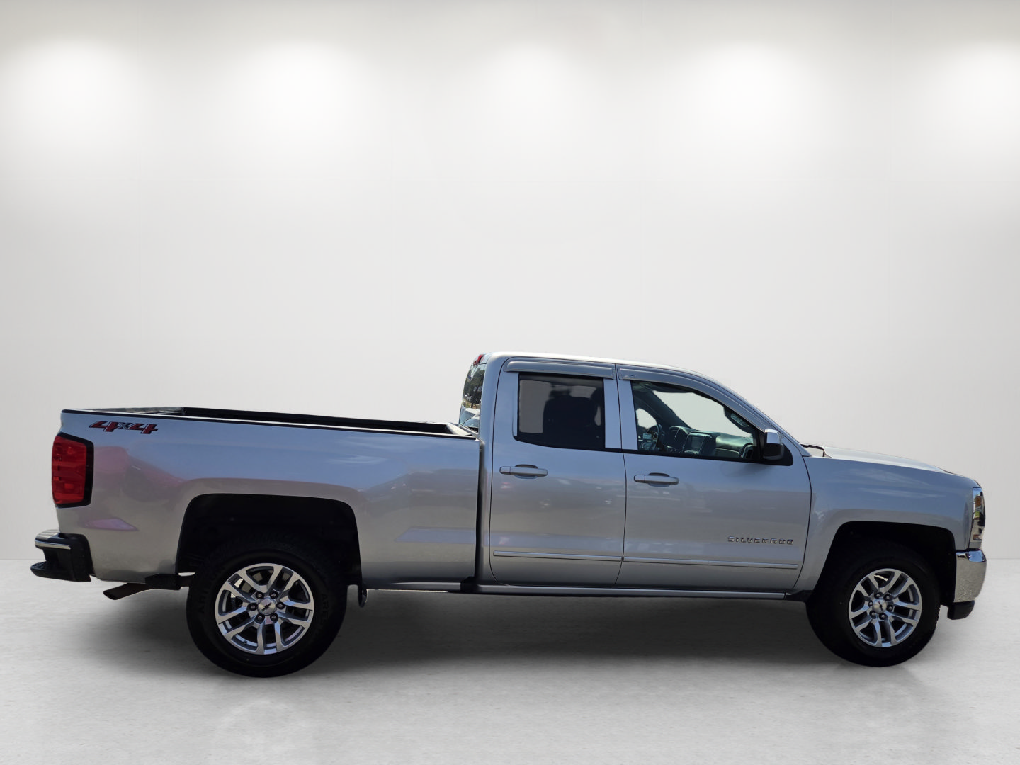Used 2019 Chevrolet Silverado 1500 LT AWD/4WD image 4