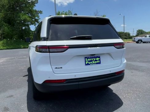 Used 2023 Jeep Grand Cherokee Altitude image 7