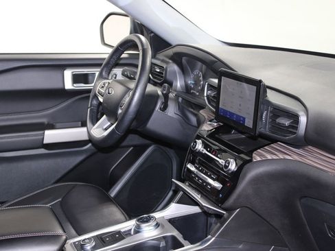 Used 2023 Ford Explorer Limited image 32