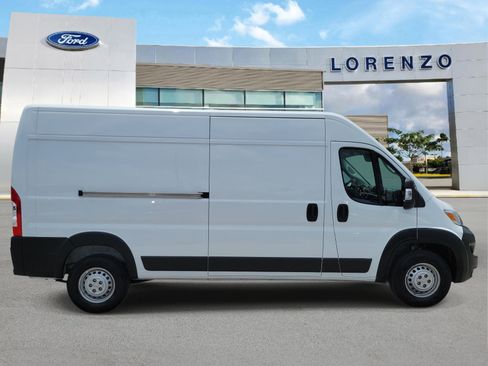 Used 2026 RAM ProMaster 2500 w/ Convenience Group FWD image 4