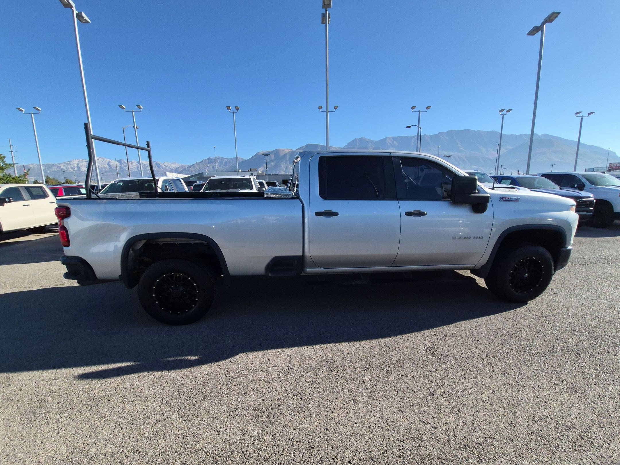 Used 2020 Chevrolet Silverado 3500 W/T w/ Z71 Off-Road Package AWD/4WD image 2