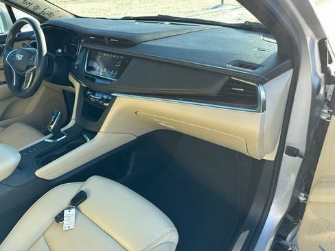 Used 2017 Cadillac XT5 Luxury w/ Driver Awareness Package image 28