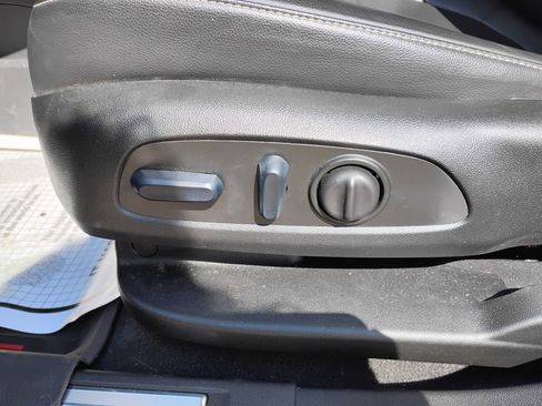 Used 2023 GMC Acadia SLT w/ LPO, Floor Liner Package FWD image 14