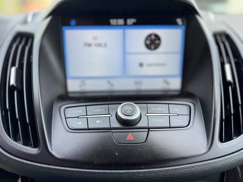 Used 2018 Ford Escape SE w/ SE Sport Appearance Package image 17