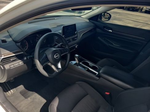 Certified 2024 Nissan Altima 2.5 SV FWD image 15