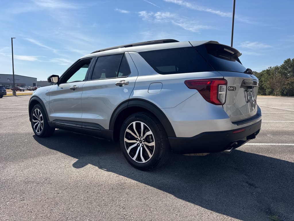 Used 2024 Ford Explorer ST-Line w/ Class IV Trailer Tow Package RWD image 4