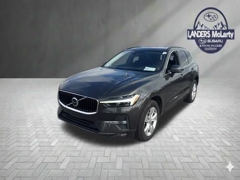 Used 2022 Volvo XC60 B5 Momentum image 3