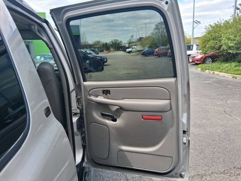 Used 2006 Chevrolet Suburban LT w/ Preferred Equipment Group AWD/4WD image 13
