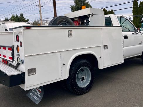 Used 2001 Chevrolet Silverado 3500 4x4 Regular Cab w/ Provisions For Wrecker Pkg image 6