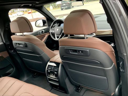 Used 2022 BMW X5 xDrive40i w/ Executive Package image 19