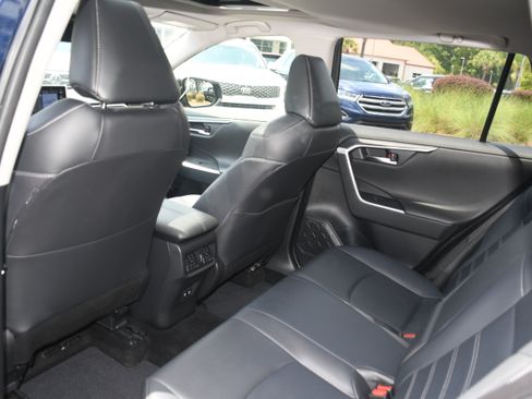 Used 2019 Toyota RAV4 Limited FWD image 17