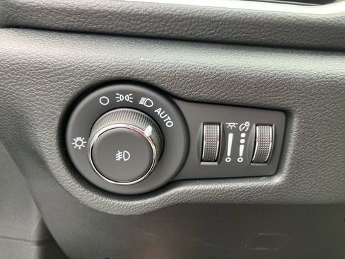 New 2026 Chrysler Pacifica Select FWD image 24