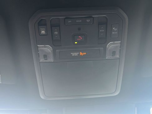 Used 2024 Toyota Tundra Platinum AWD/4WD image 14