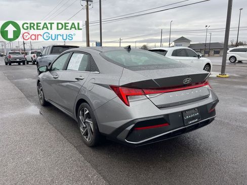 Used 2024 Hyundai Elantra SEL w/ Convenience Package image 3