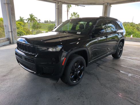 New 2025 Jeep Grand Cherokee L Altitude AWD/4WD image 9