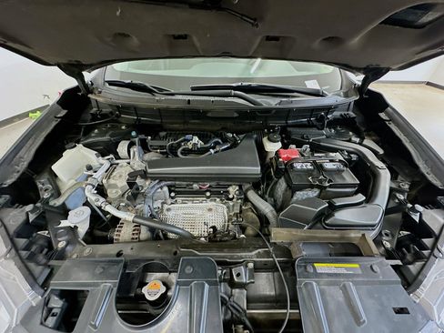 Used 2018 Nissan Rogue S AWD/4WD image 33