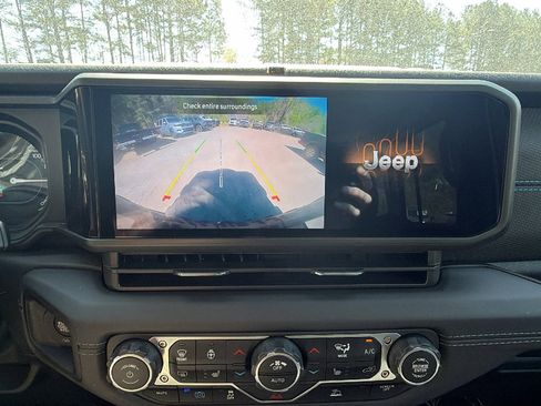 Used 2025 Jeep Wrangler Unlimited Rubicon 4xe w/ Convenience Group image 33