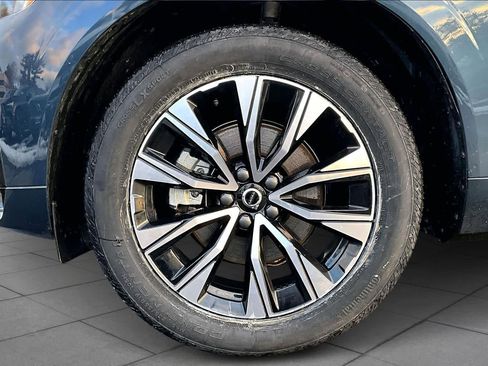 Certified 2024 Volvo XC60 B5 Core w/ Climate Package image 11