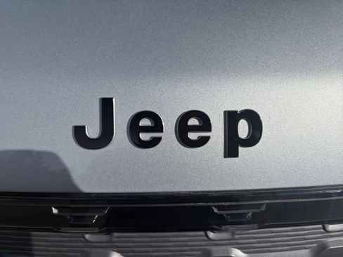 New 2026 Jeep Grand Wagoneer Limited w/ Convenience Group I AWD/4WD image 11
