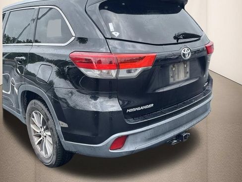 Used 2019 Toyota Highlander XLE FWD image 6