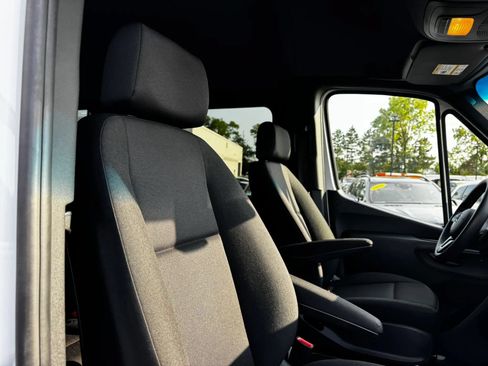 Used 2024 Mercedes-Benz Sprinter 2500 image 12