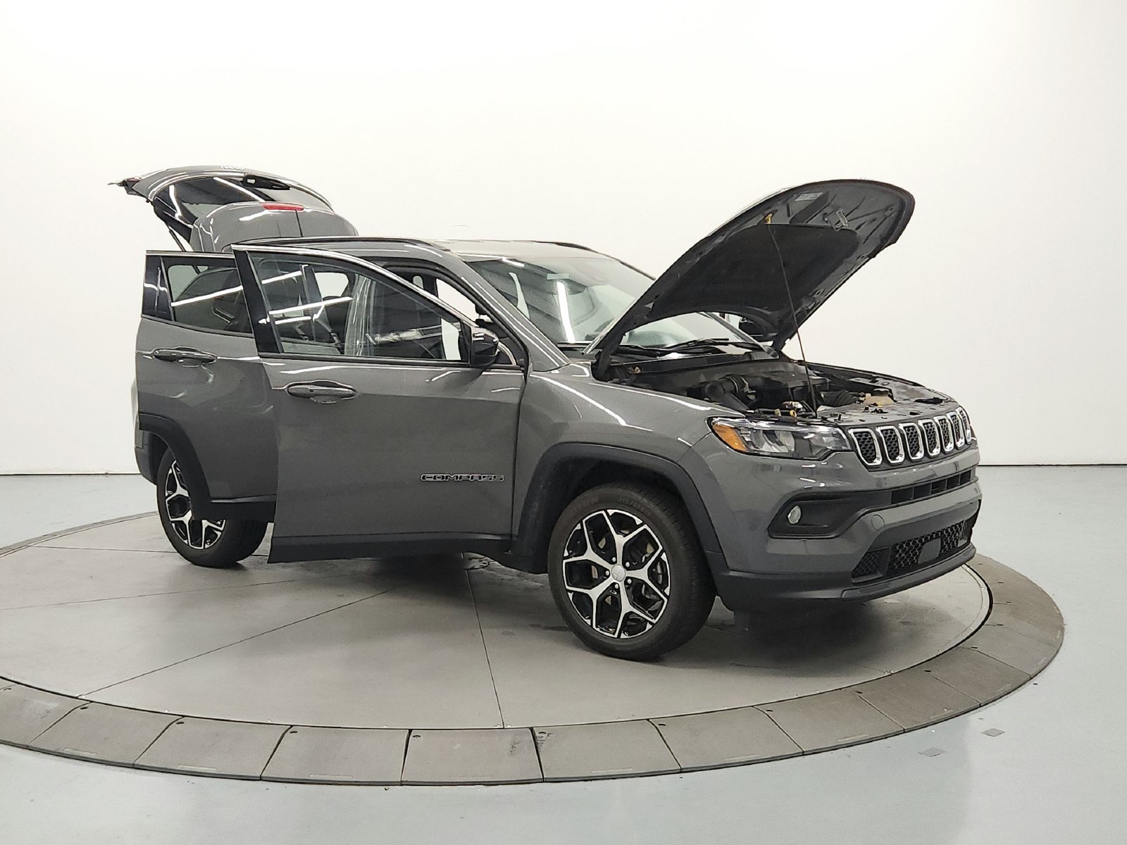 Used 2024 Jeep Compass Latitude AWD/4WD image 10