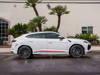 Used 2025 Lamborghini Urus SE