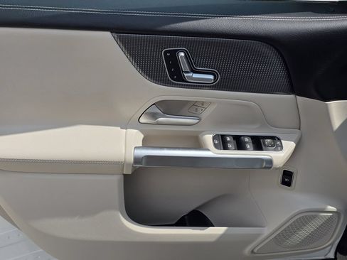 Used 2021 Mercedes-Benz GLB 250 image 16