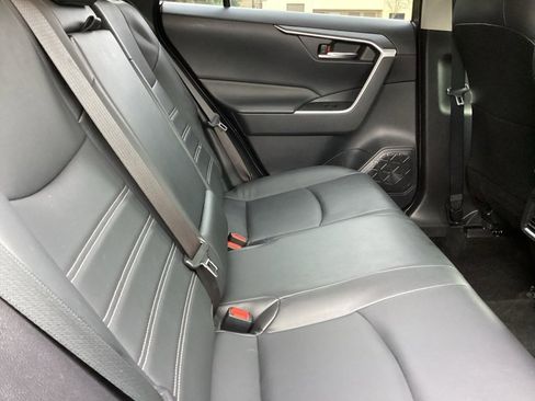 Used 2019 Toyota RAV4 XLE Premium image 5