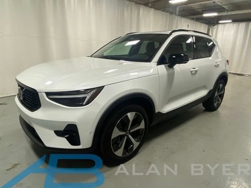 Used 2026 Volvo XC40 B5 Plus AWD/4WD image 1