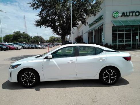Used 2025 Nissan Sentra SV FWD image 10