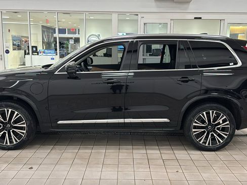 Used 2024 Volvo XC90 T8 Plus w/ Protection Package Premier image 8