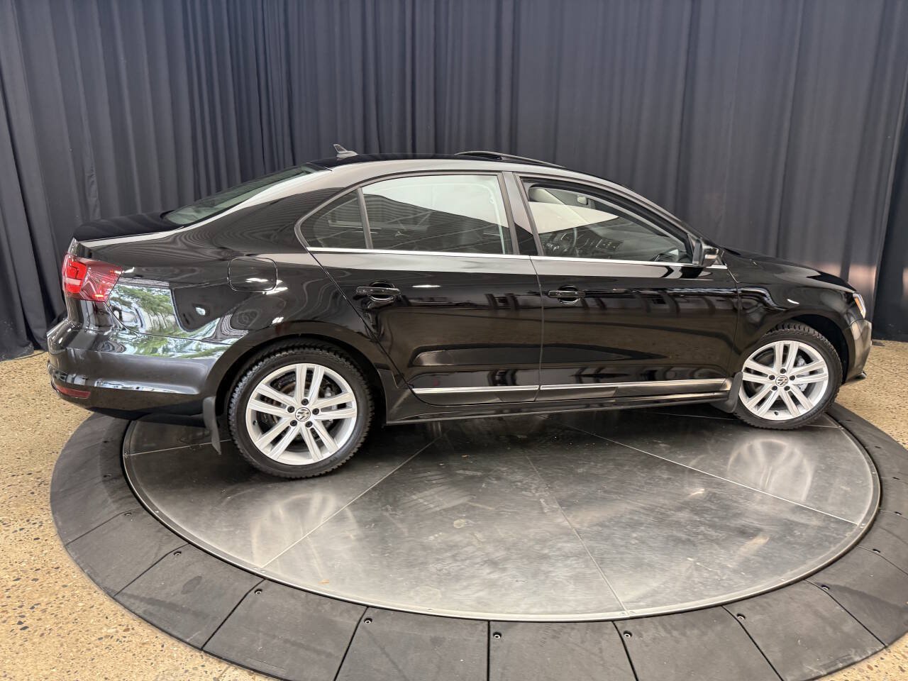 Used 2017 Volkswagen Jetta SEL Premium FWD image 10