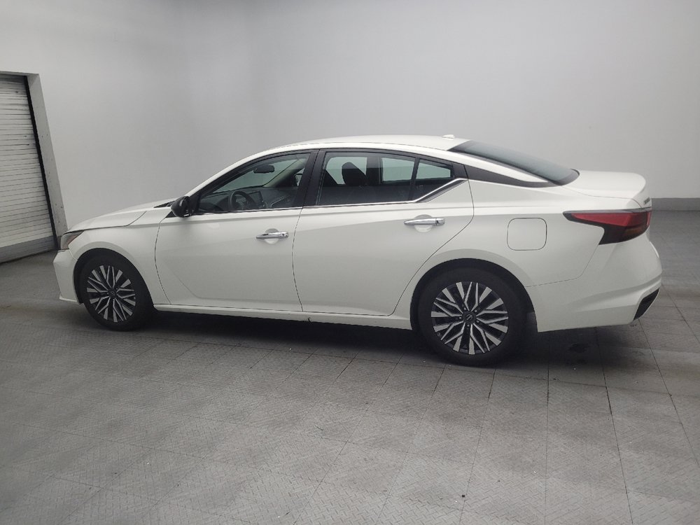 Used 2025 Nissan Altima 2.5 SV FWD image 3
