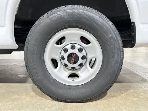 Used 2024 GMC Savana 2500 w/ Driver Convenience Package image 27