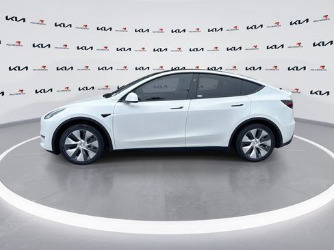 Used 2024 Tesla Model Y Long Range RWD image 5