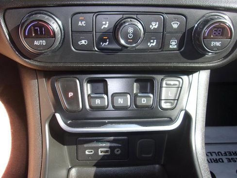 Used 2018 GMC Terrain SLT w/ Preferred Package image 13