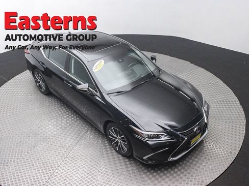 Used 2023 Lexus ES 350 w/ Premium Package FWD image 3