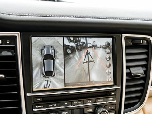 Used 2016 Porsche Panamera image 18