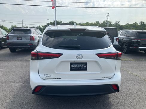 Used 2020 Toyota Highlander XLE AWD/4WD image 6