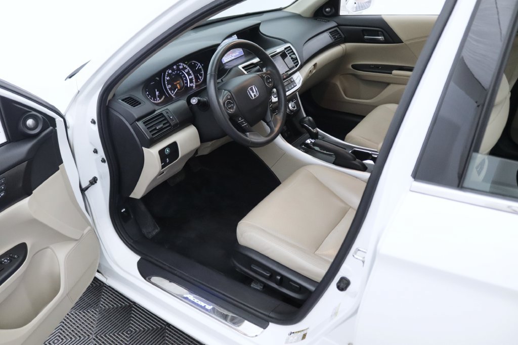 Used 2015 Honda Accord Touring image 14