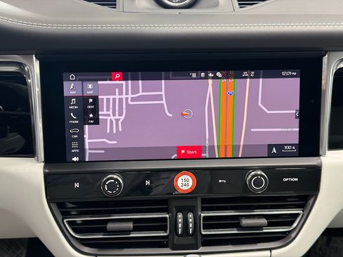Certified 2026 Porsche Macan AWD/4WD image 31