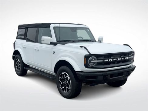 Used 2022 Ford Bronco Outer Banks image 3