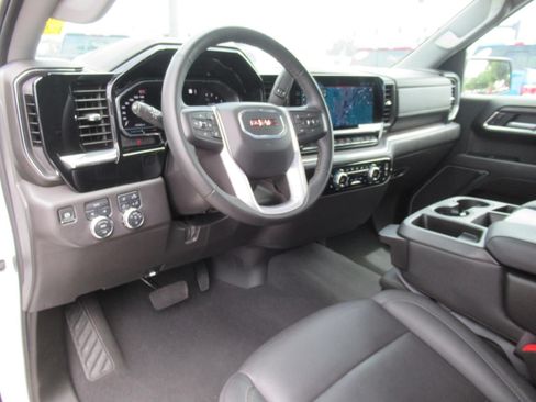 Used 2024 GMC Sierra 1500 SLT AWD/4WD image 18