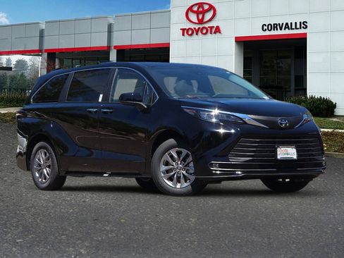 New 2026 Toyota Sienna XLE AWD/4WD image 2