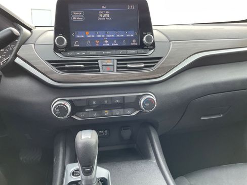 Used 2025 Nissan Altima 2.5 SV image 18