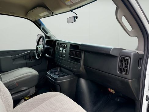Used 2016 Chevrolet Express 2500 RWD image 28