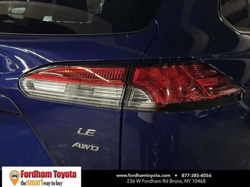 Certified 2022 Toyota Corolla Cross LE image 12